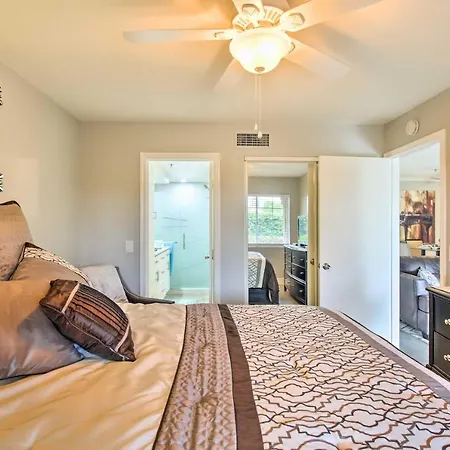 Modern Palm Springs Condo With Pool, Hot Tub Access!